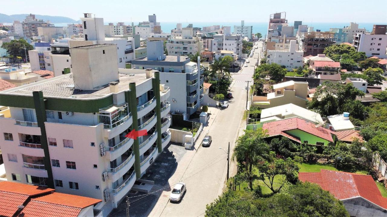1024 - Apartamento em Bombinhas para locação de temporada - Praia de Bombas Exterior foto