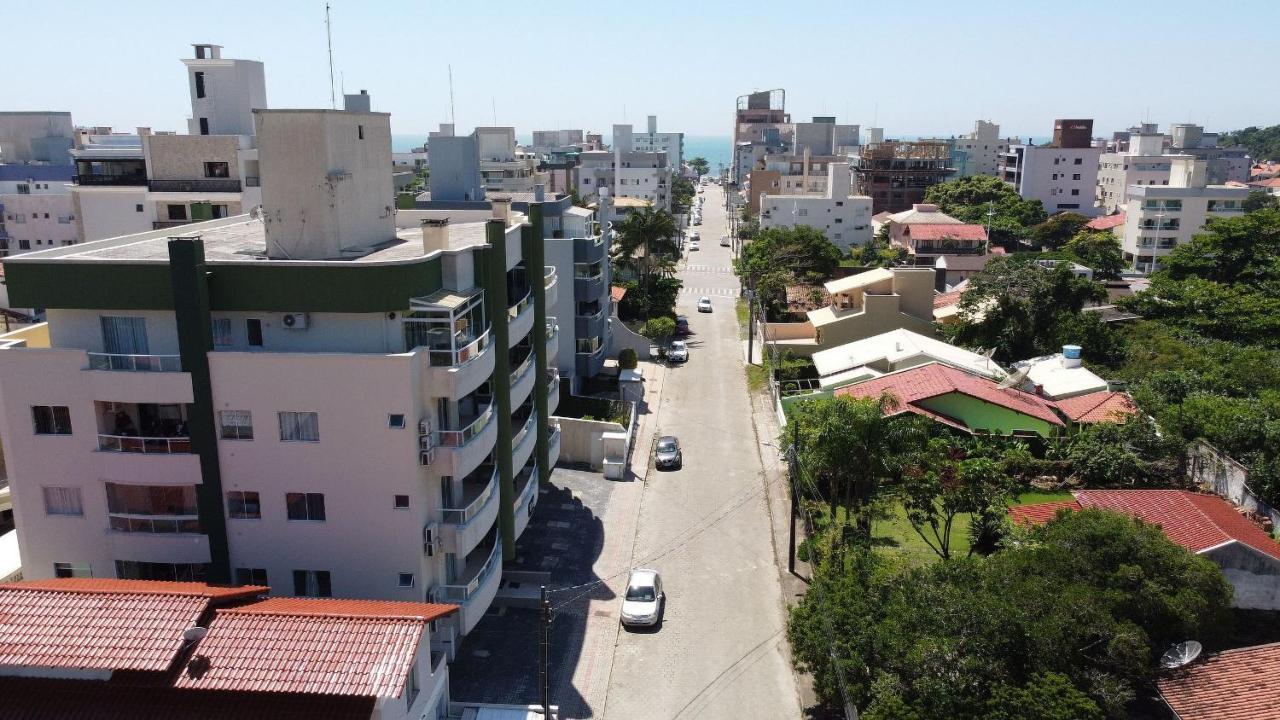 1024 - Apartamento em Bombinhas para locação de temporada - Praia de Bombas Exterior foto